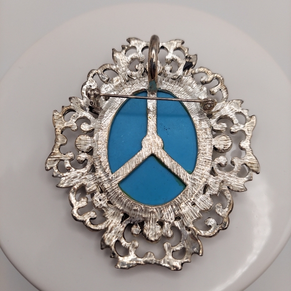 Vintage Large Blue Cameo w/Aurora Borelis/ Silvertone/ Pendant & Brooch. - Picture 9 of 9